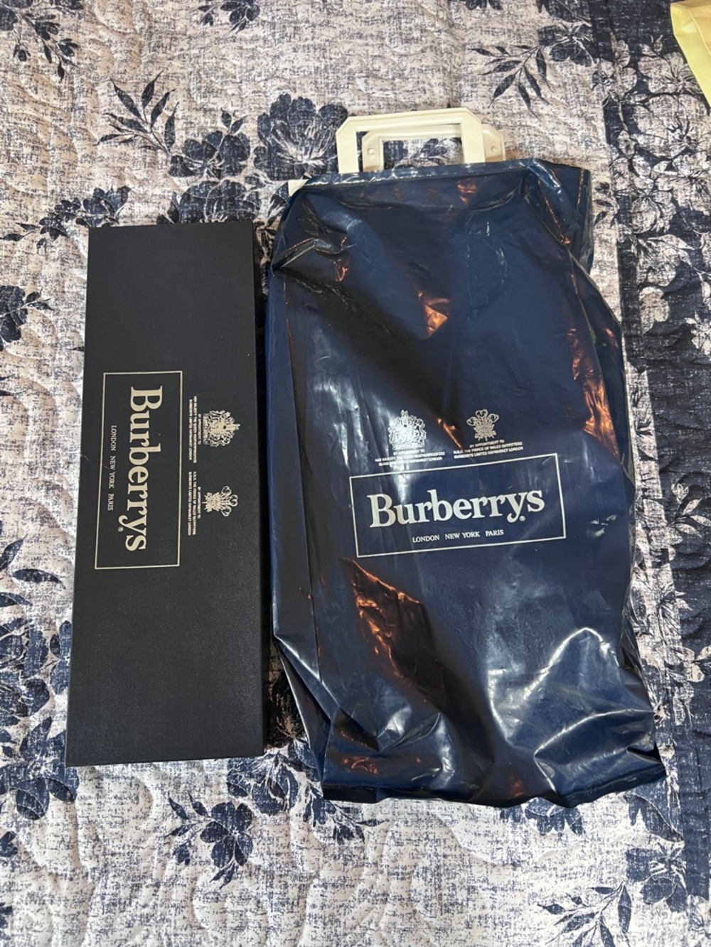 Vintage Burberry Tie - Picture 5 of 6